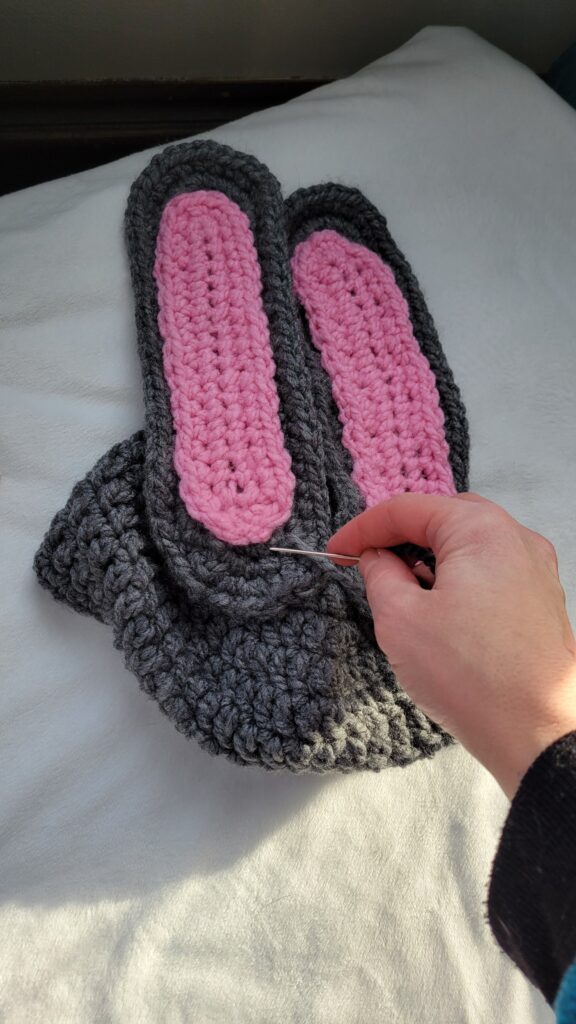 pink and gray yarn