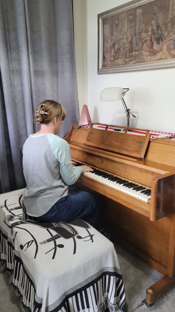 lady playing the piano