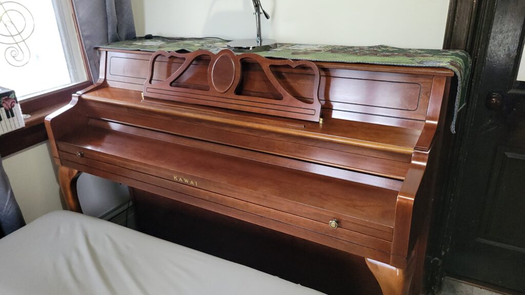 Kawaii 502F piano