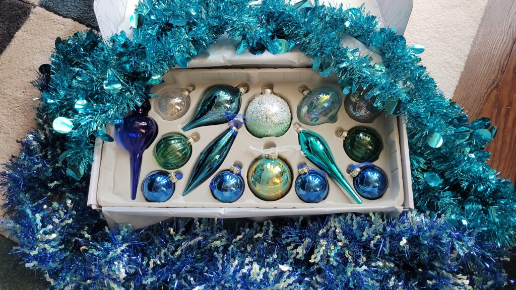 15 snowflake glass ornaments from King of Christmas