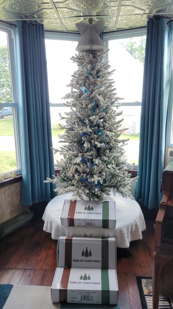 King of Christmas Queen flock Christmas tree