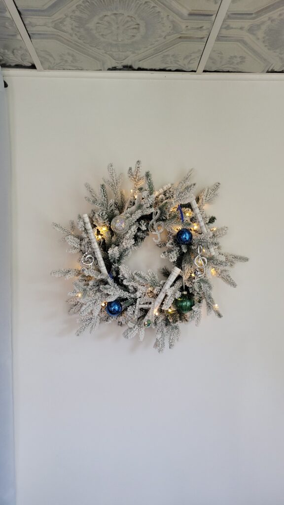 King of Christmas wreath battery operated