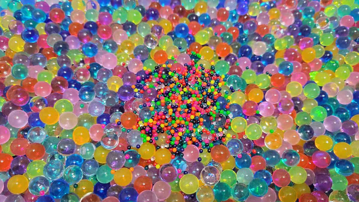 dry and wet orbeez together